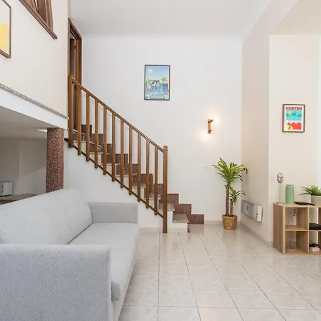 Апартаменти Oliviers -agreable 2 Pieces Dans Maison Bourgeoise Мантон