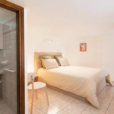 Апартаменты Oliviers -agreable 2 Pieces Dans Maison Bourgeoise Ментона