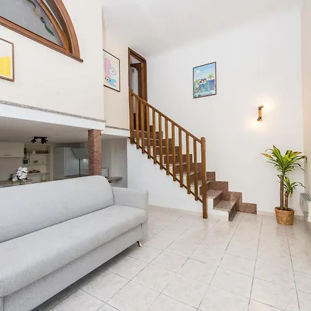 Oliviers -agreable 2 Pieces Dans Maison Bourgeoise Ментона