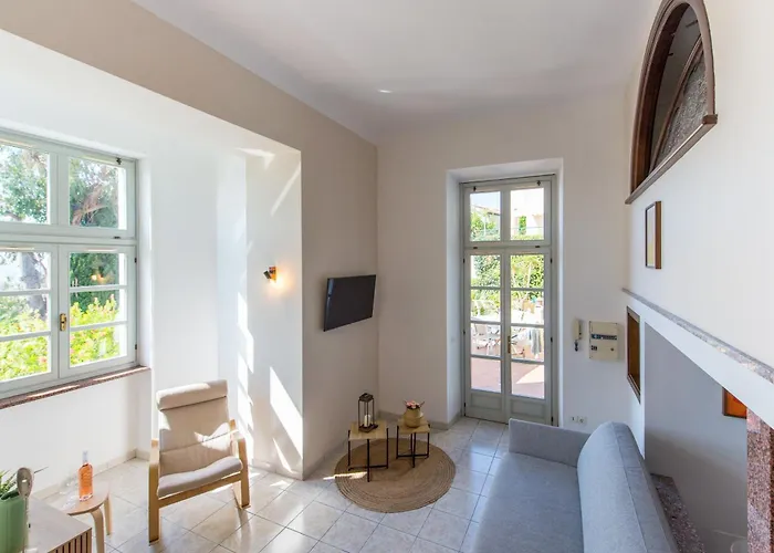 Oliviers -agréable 2 Pièces Dans Maison Bourgeoise