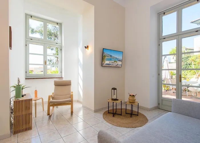 Oliviers -agréable 2 Pièces Dans Maison Bourgeoise * Menton