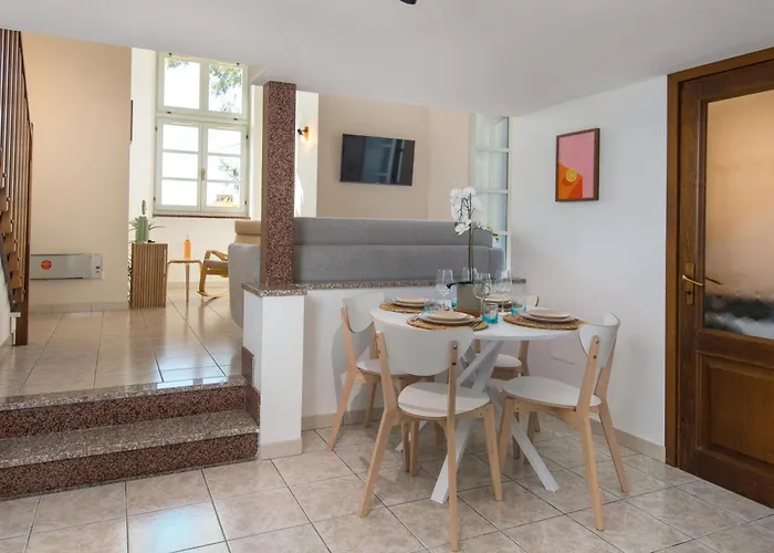 Oliviers -agréable 2 Pièces Dans Maison Bourgeoise * Menton